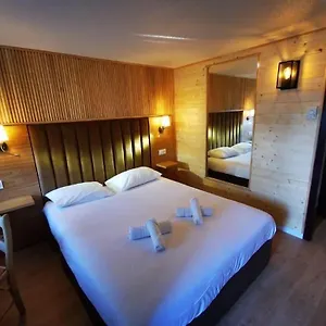 The Originals Access, Hotel