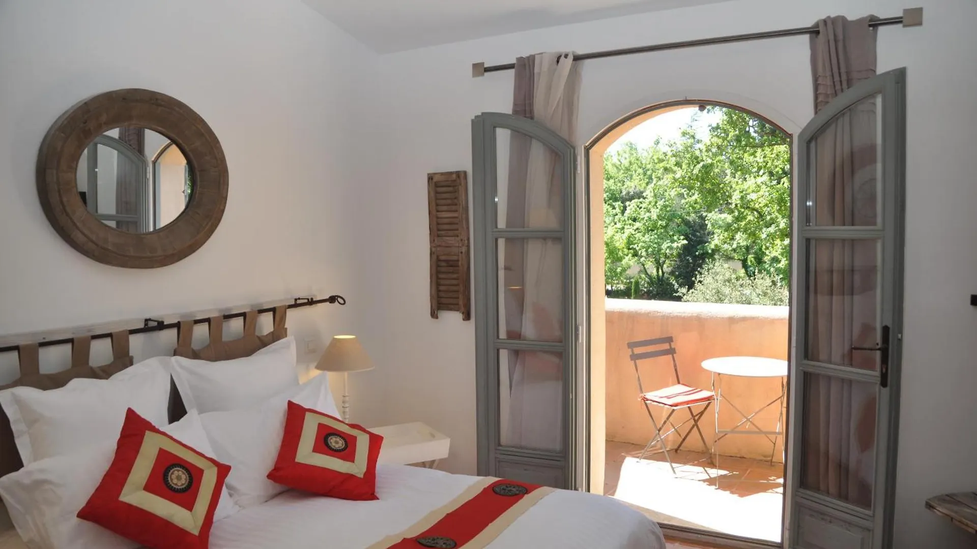 Le Clos Geraldy - Chambres D'Hotes De Charme, Piscine Et Spa Bed & Breakfast Saint-Maximin-la-Sainte-Baume